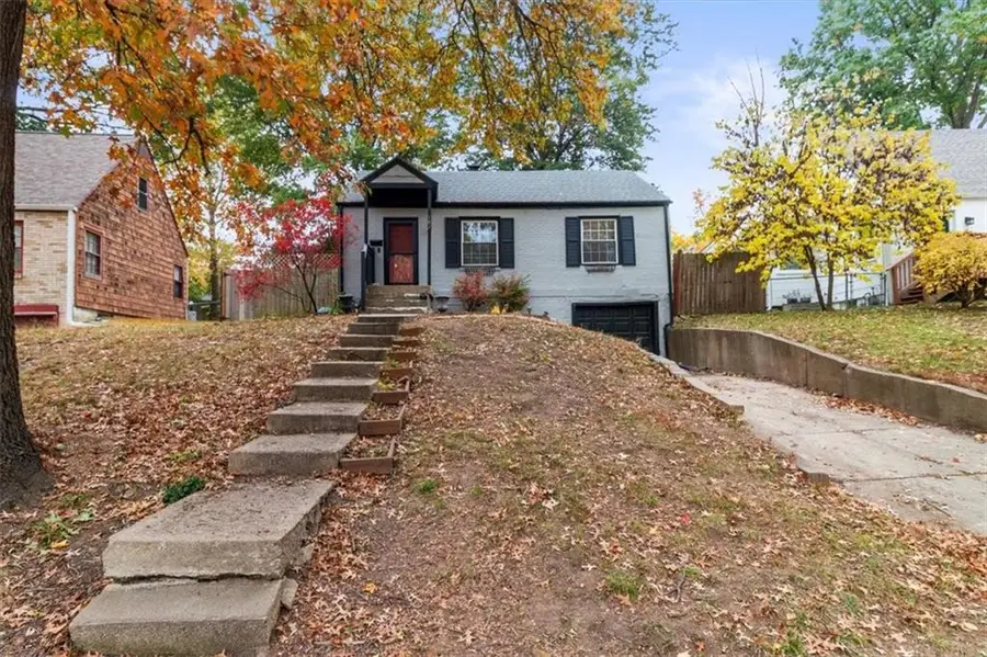 101 E Pocahontas Lane, Kansas City, MO 64114 - Image #2