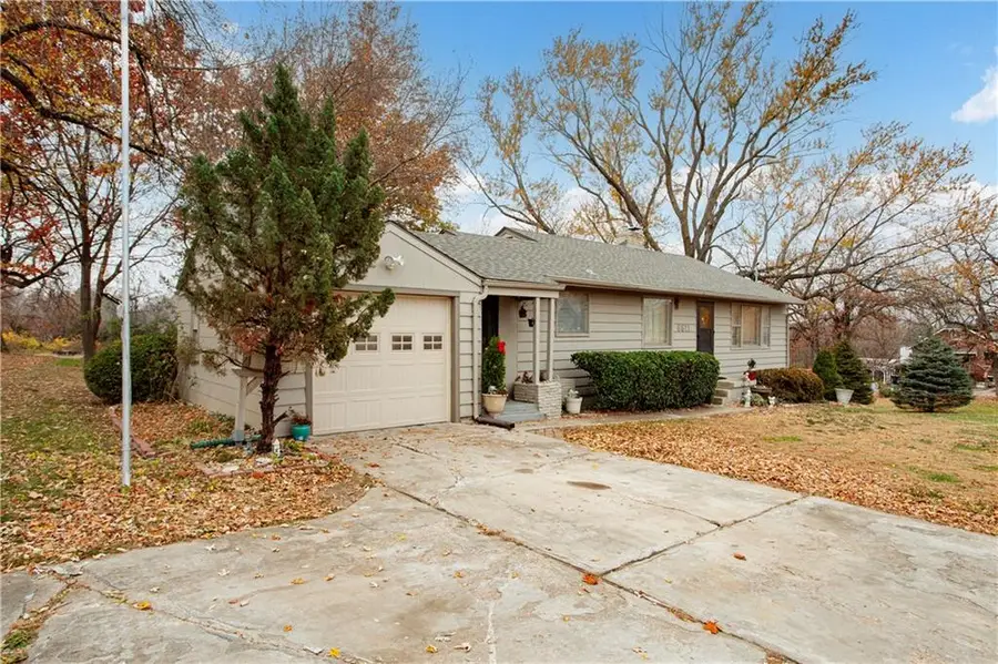 6811 Blue Parkway, Kansas City, MO 64129 - Image #3