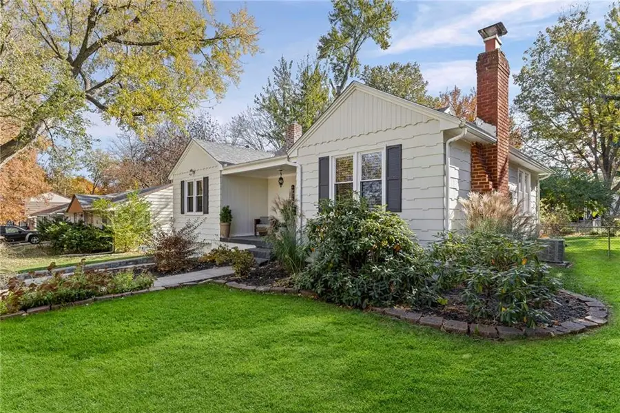 6121 W 54th Terrace, Mission, KS 66202 - Image #2