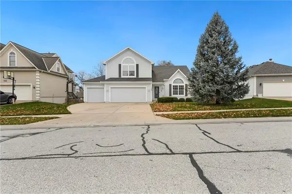 3916 SW Chatham Drive, Lee's Summit, MO 64082