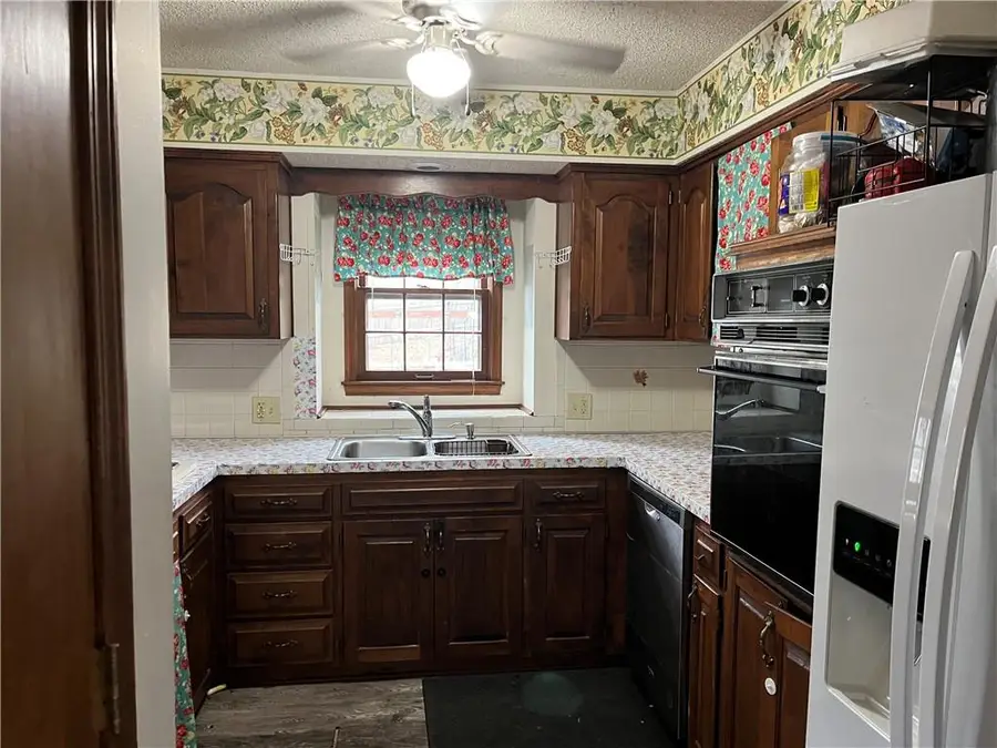 11907 W 49 Place, Shawnee, KS 66216 - Image #3