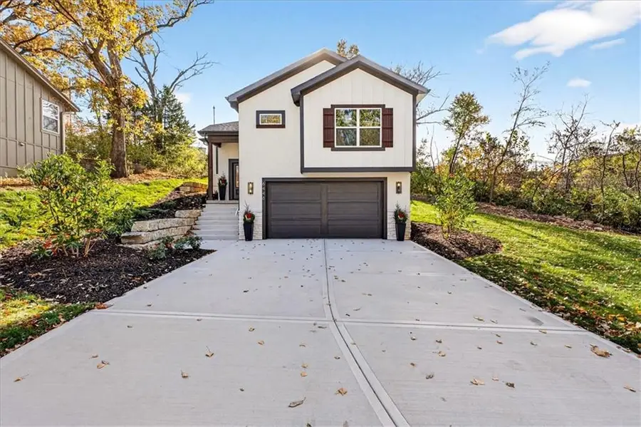 6448 NW Cross Road, Parkville, MO 64152 - Image #2