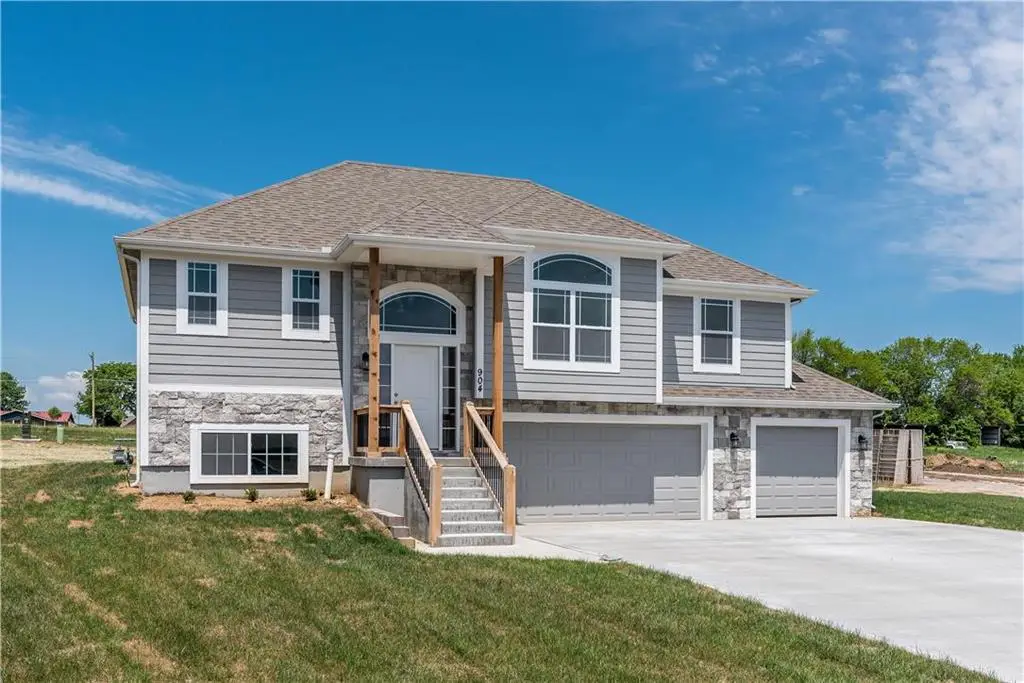 938 168th Court, Basehor, KS 66007 - Image #1