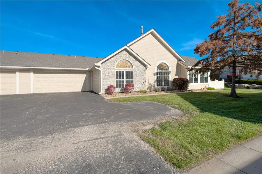 6115 NE Kensington Drive, Lees Summit, MO 64064 - Image #2