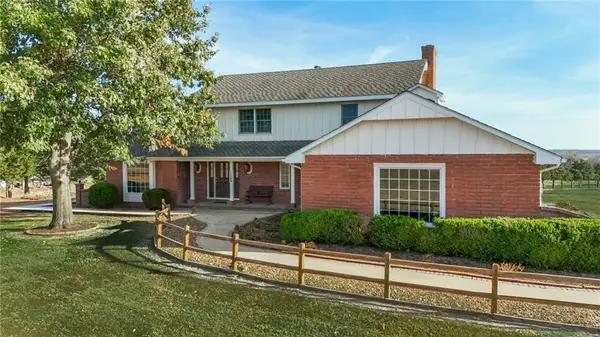 1104 E Park Road, Garnett, KS 66032