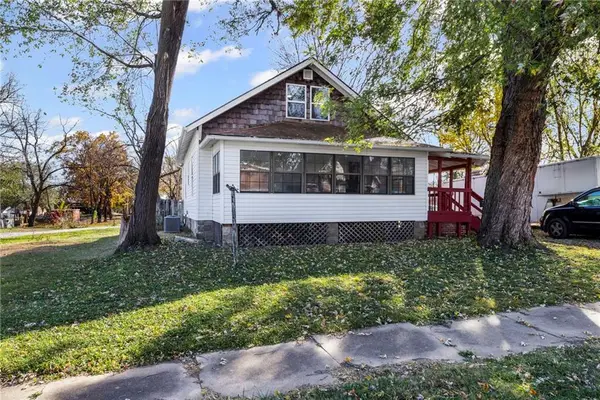 1017 Pacific Avenue, Osawatomie, KS 66064