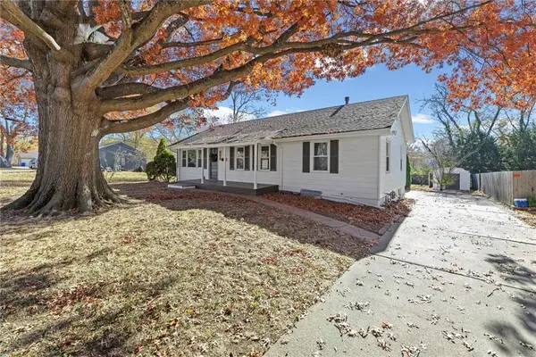 313 NE Short Street, Lee's Summit, MO 64063