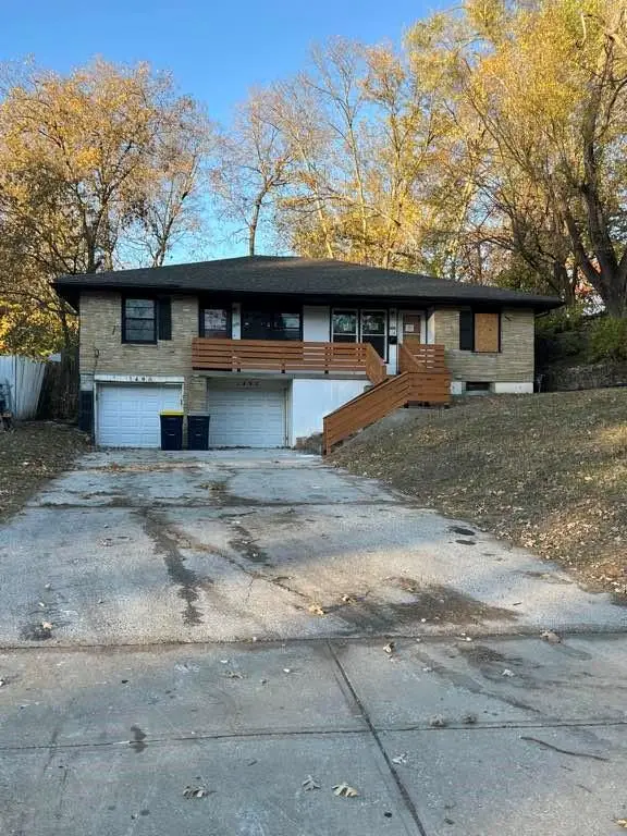 1490 E 77th Street, Kansas City, MO 64131