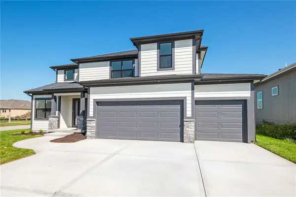 18901 W 193rd Terrace, Spring Hill, KS 66083