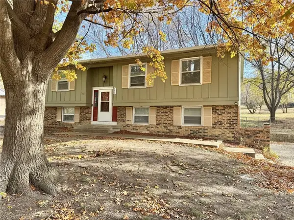 185 SE 421 Road, Warrensburg, MO 64093