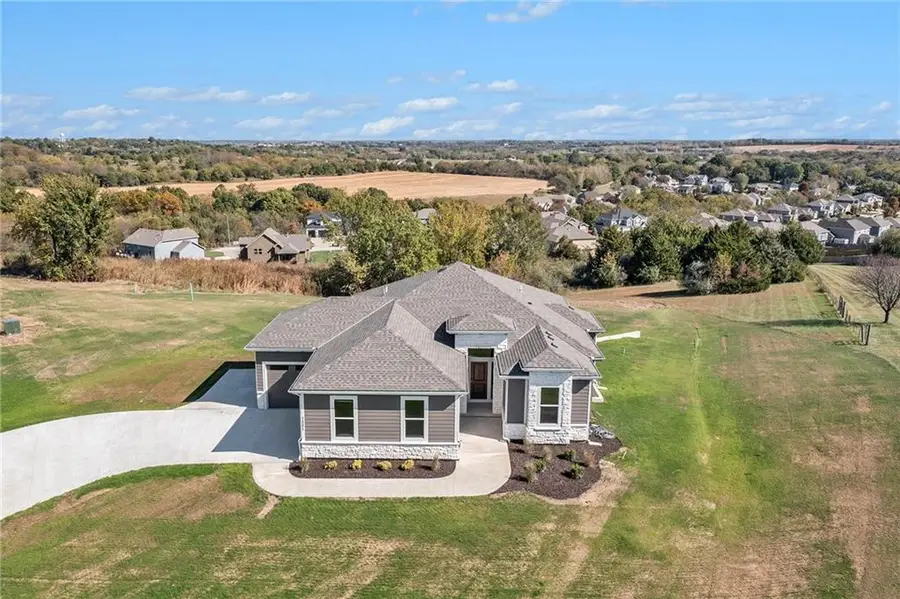 1221 Desoto Road, Lansing, KS 66043 - Image #2