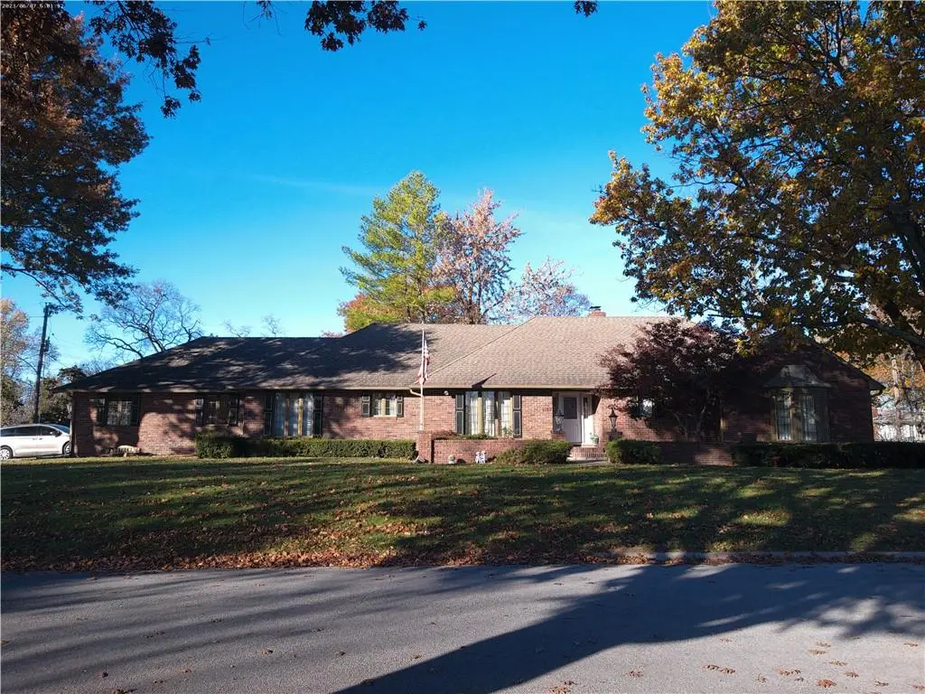 1102 Nakomis Drive, Paola, KS 66071 - Image #1