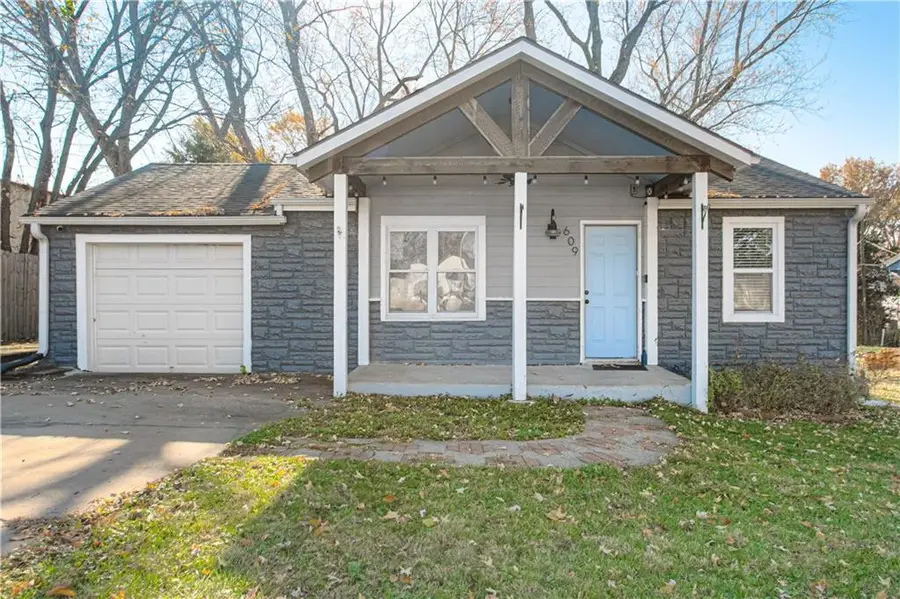 609 NE 76th Terrace, Gladstone, MO 64118 - Image #2