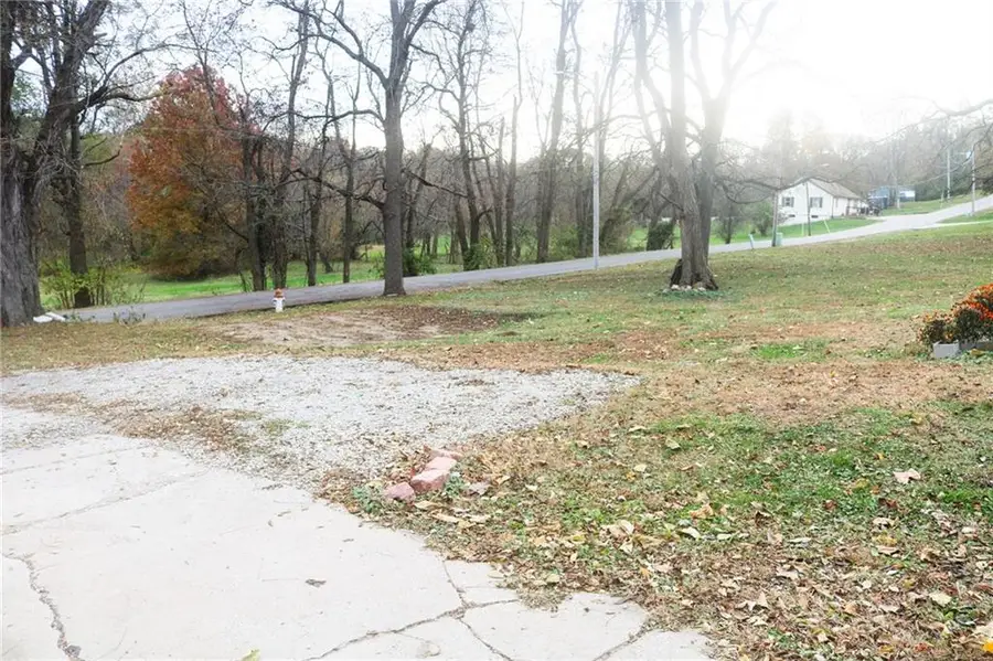 4910 Clover Road, Saint Joseph, MO 64505 - Image #2