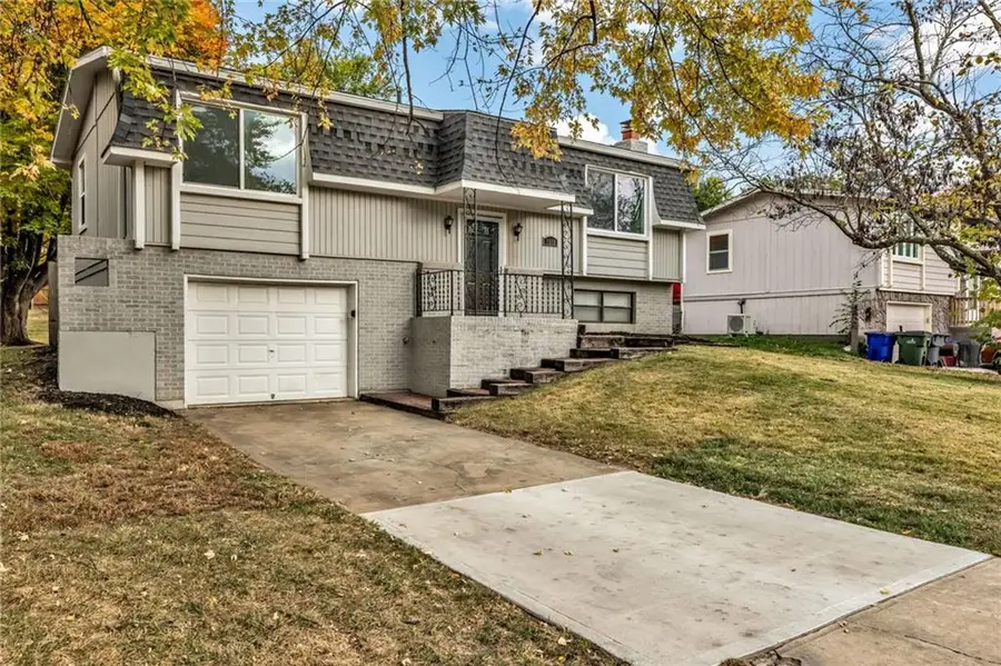 1008 N Parkway Drive, Olathe, KS 66061 - Image #2
