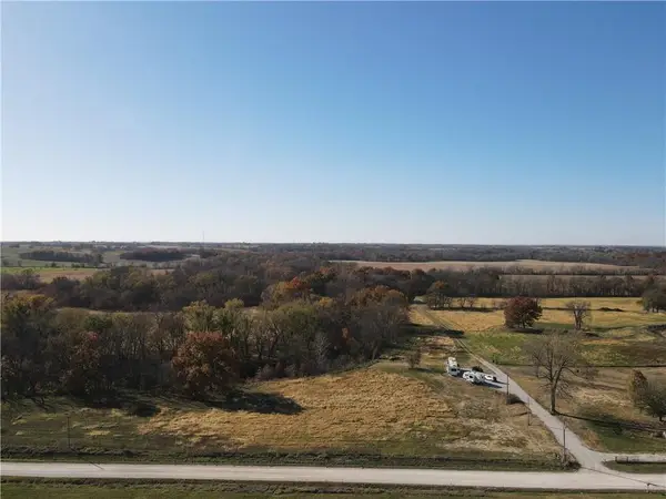 412 NW 701 Road, Centerview, MO 64019