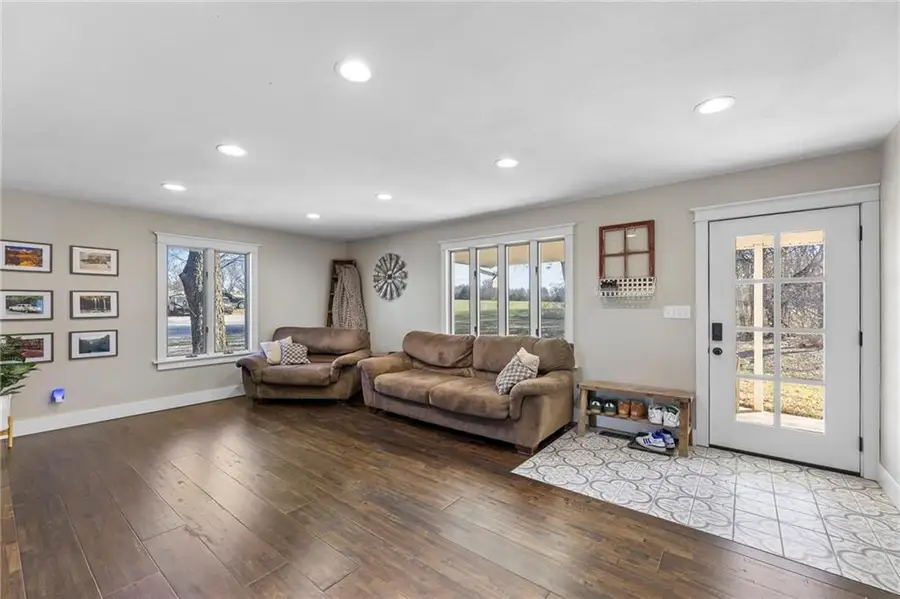 20065 Mclouth Road, Tonganoxie, KS 66086 - Image #3