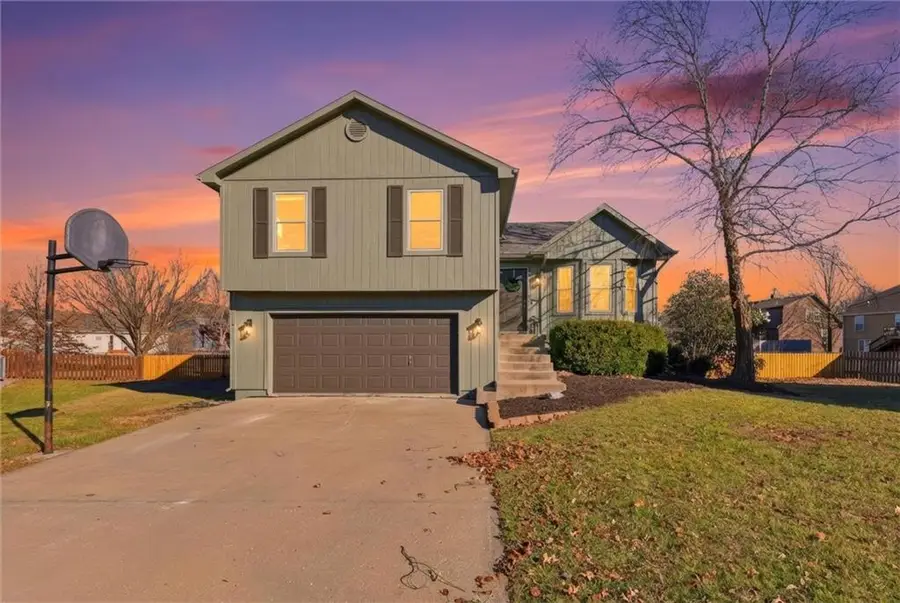 430 W Skylark Circle, Gardner, KS 66030 - Image #2