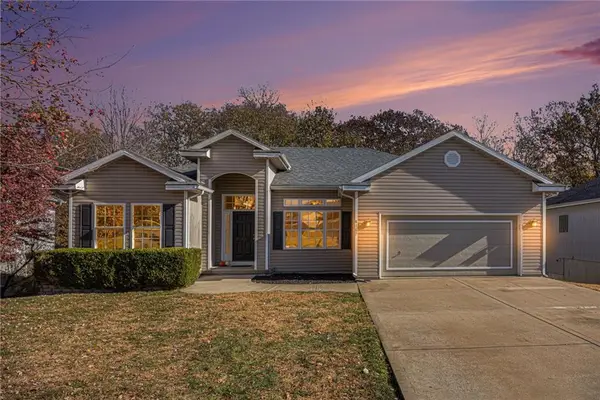 8707 N Robinhood Avenue, Kansas City, MO 64154