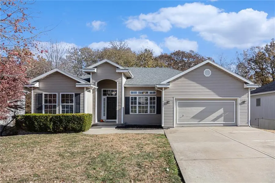 8707 N Robinhood Avenue, Kansas City, MO 64154 - Image #2