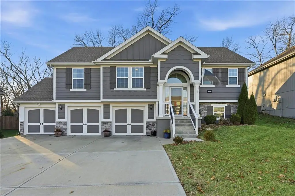 10020 N Lawn Avenue, Kansas City, MO 64156 - Image #1