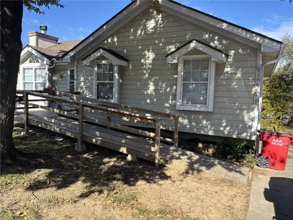 1490 Foxboro Road, Blue Springs, MO 64015