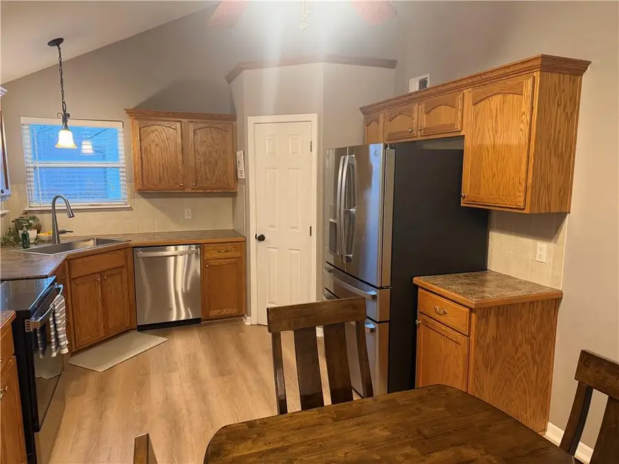 521 Hillbrook Drive, Lansing, KS 66043 - Image #2