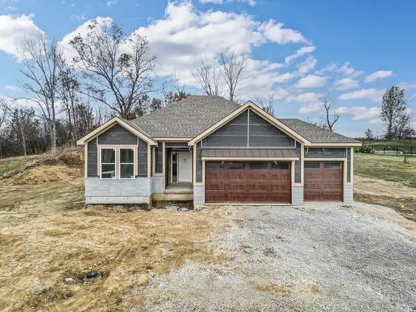 12841 Hubbard Road, Piper, KS 66109