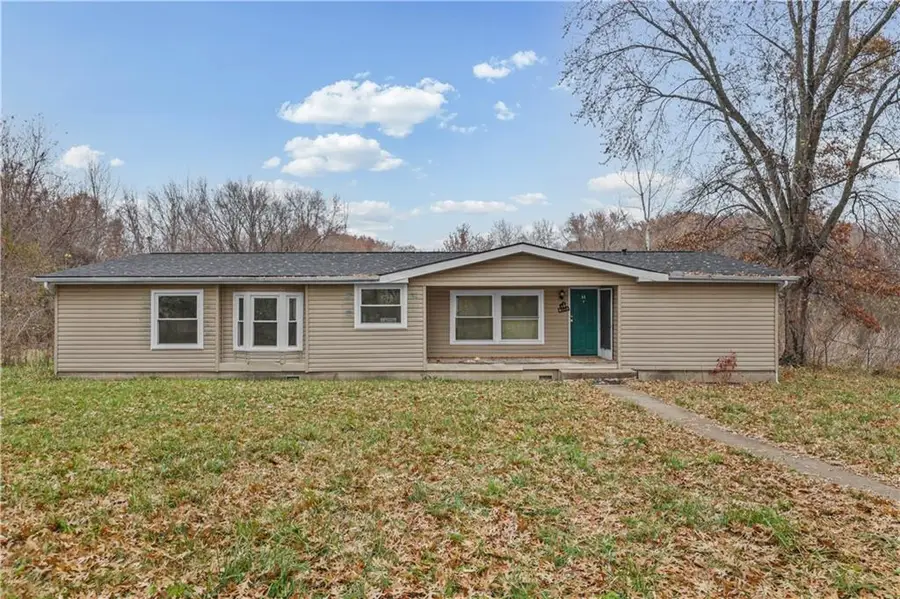 305 N Smith Street, Windsor, MO 65360 - Image #2