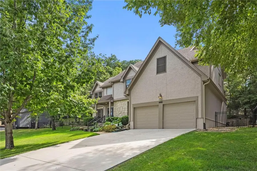 7621 Lichtenauer Drive, Shawnee, KS 66217 - Image #2