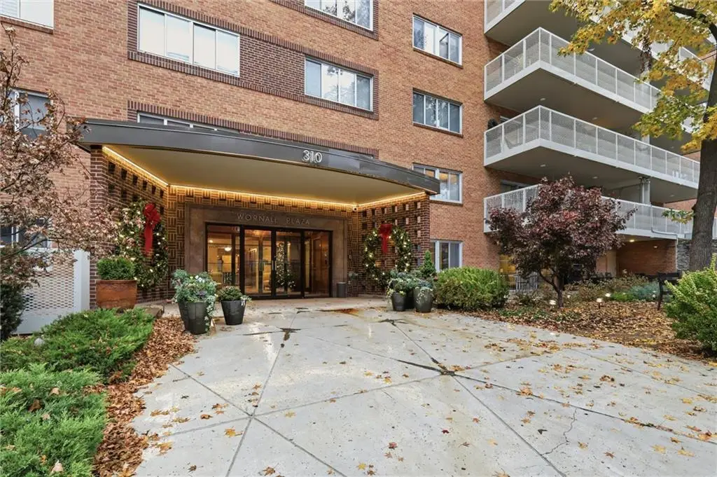 310 W 49th Street #403, Kansas City, MO 64112 - Image #1