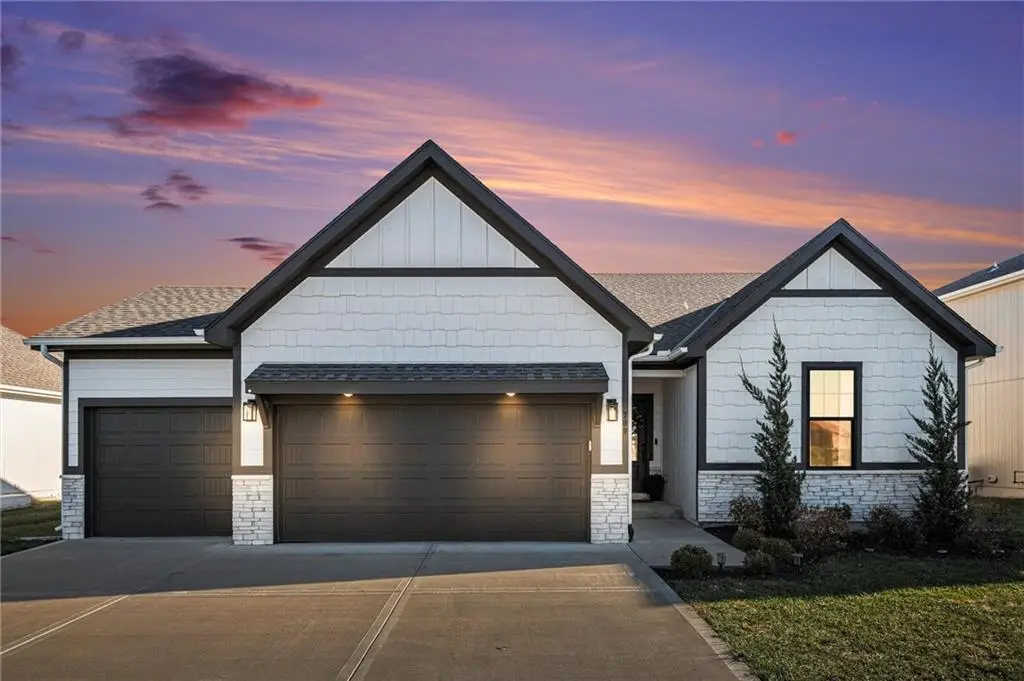 700 SE Colonial Drive, Blue Springs, MO 64014 - #1