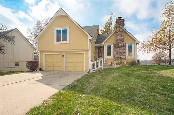 3828 NE Beechwood Drive, Lee's Summit, MO 64064