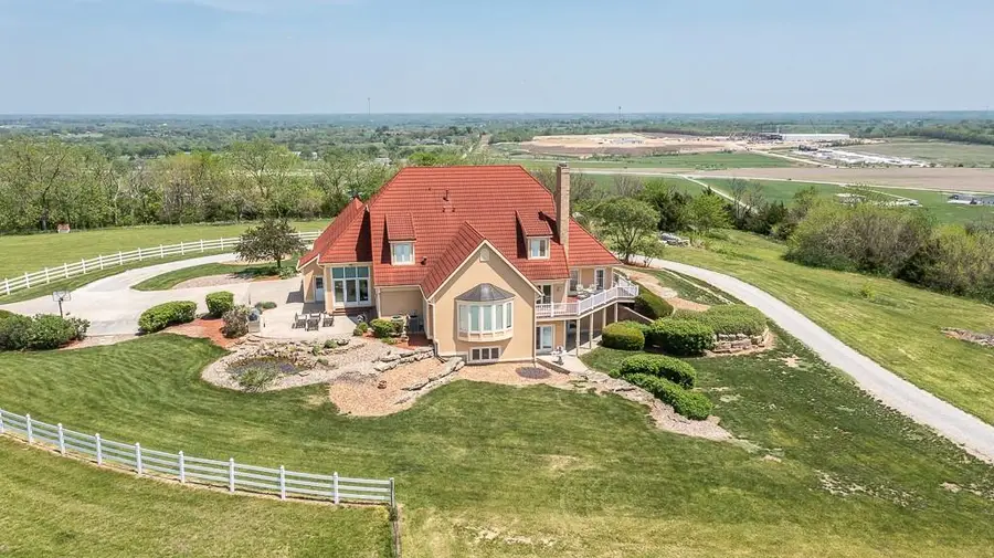 17029 Chieftain Road, Tonganoxie, KS 66086 - Image #3