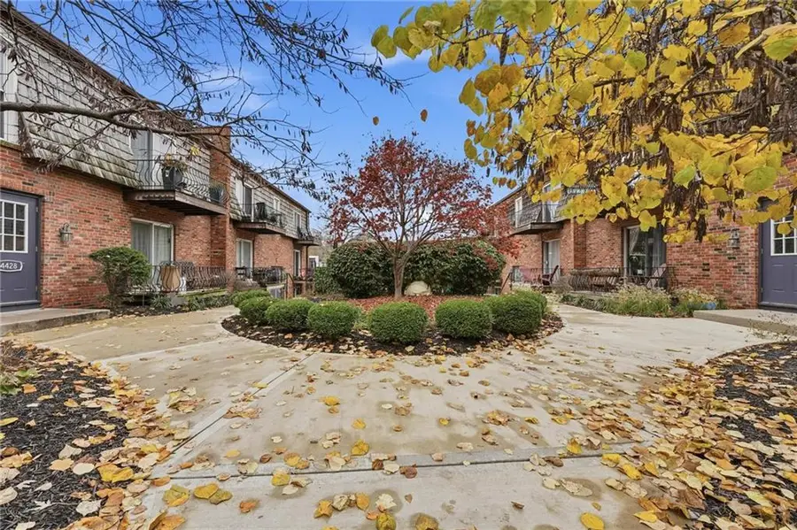 4430 Jarboe Street, Kansas City, MO 64111 - Image #2