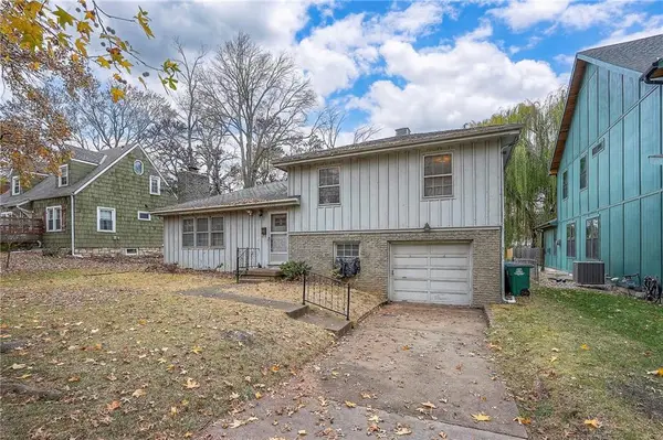 2806 W 48th Street, Westwood, KS 66205