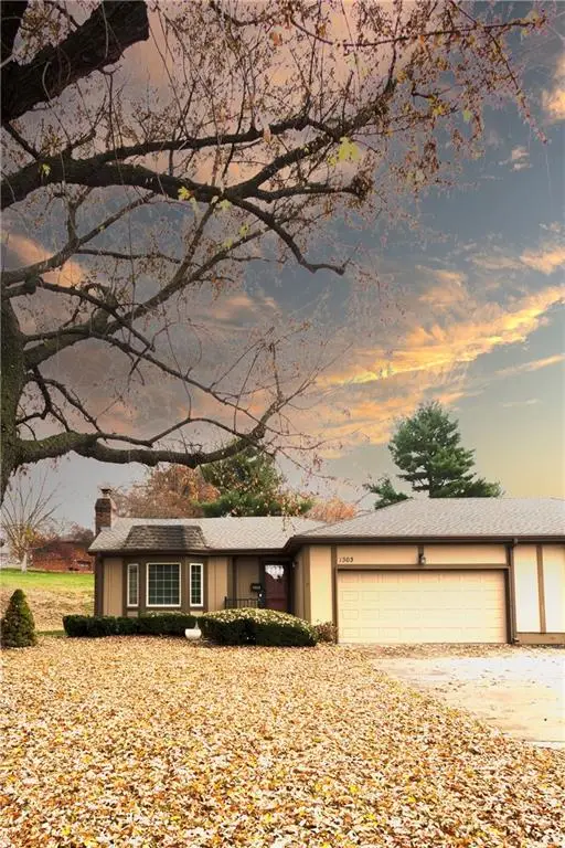 1303 N 43rd Street, St Joseph, MO 64506