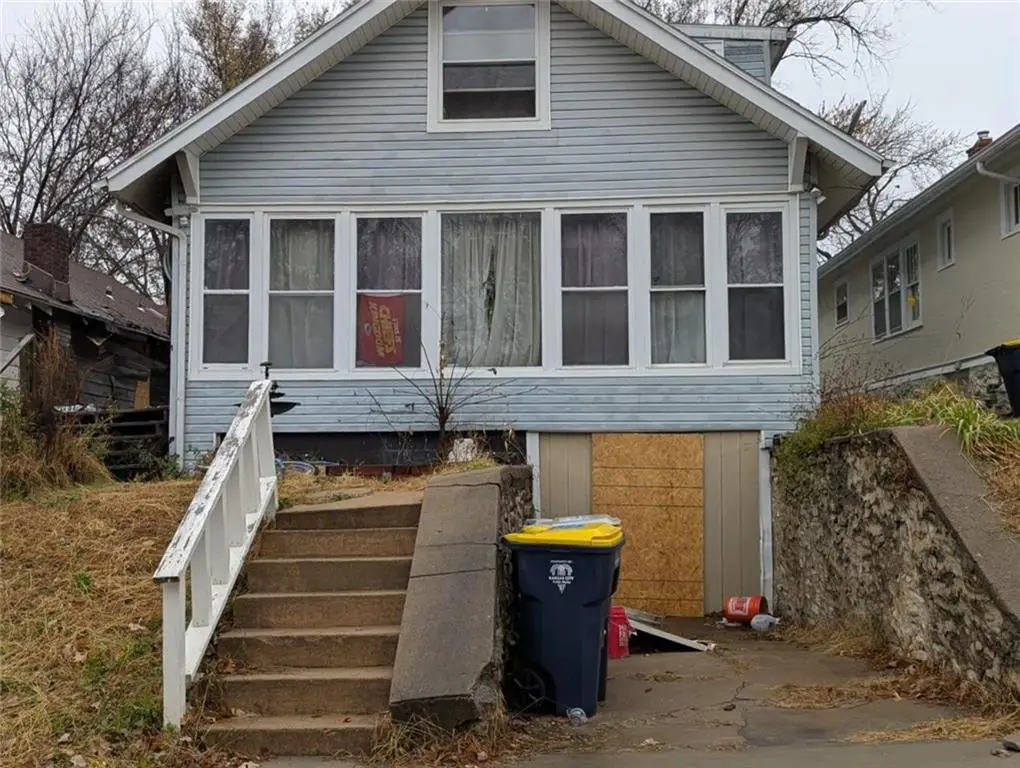 4930 Woodland Avenue, Kansas City, MO 64110 - #1