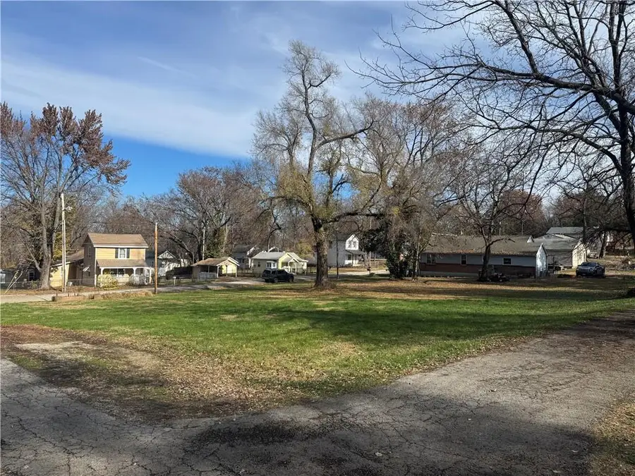 921 Delaware Street, Leavenworth, KS 66048 - Image #2