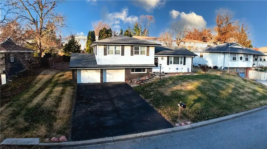 11 S Carriage Drive, Saint Joseph, MO 64506 - Image #3