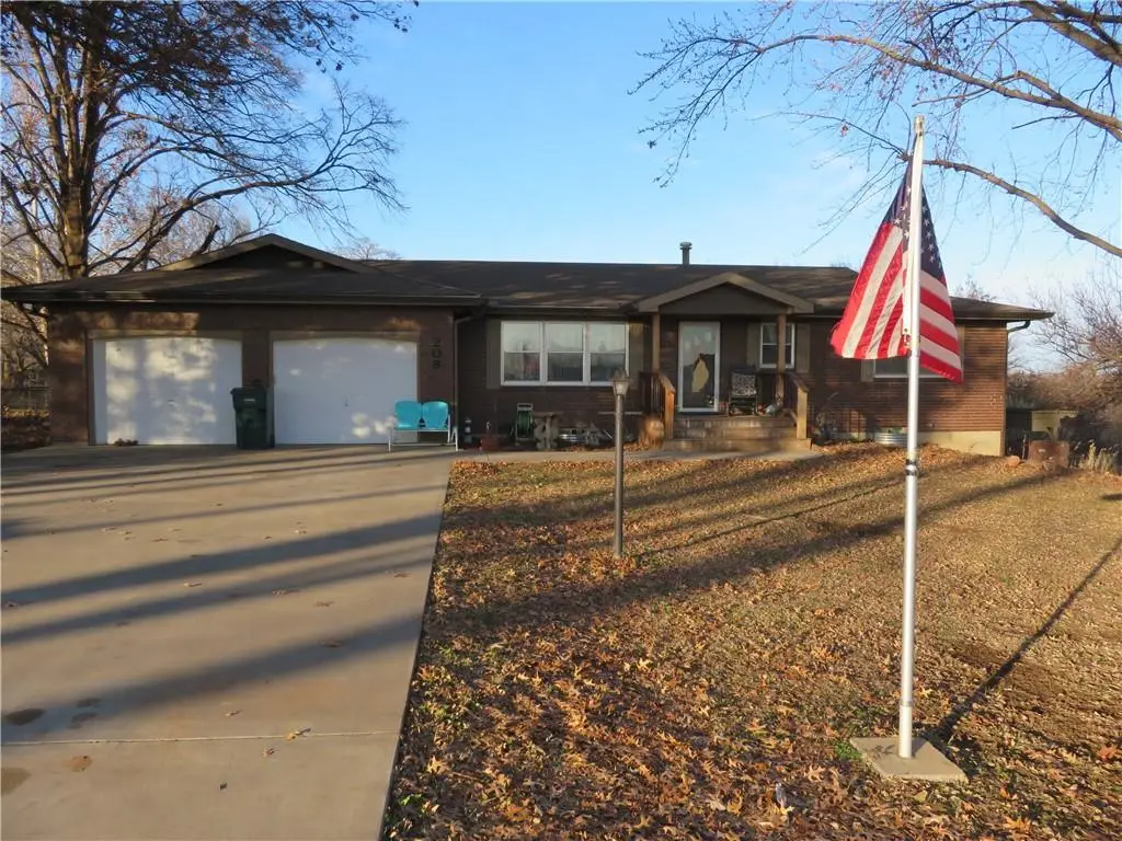208 Sunflower Boulevard, Ozawkie, KS 66070 - Image #1