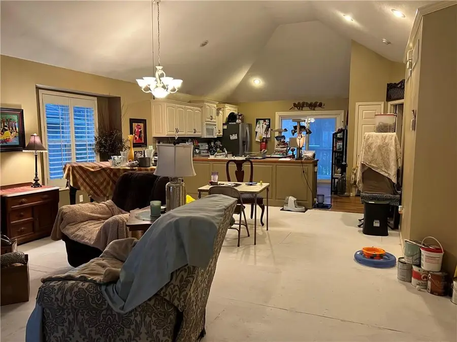 101 Heatherton Court, Gladstone, MO 64118 - Image #2