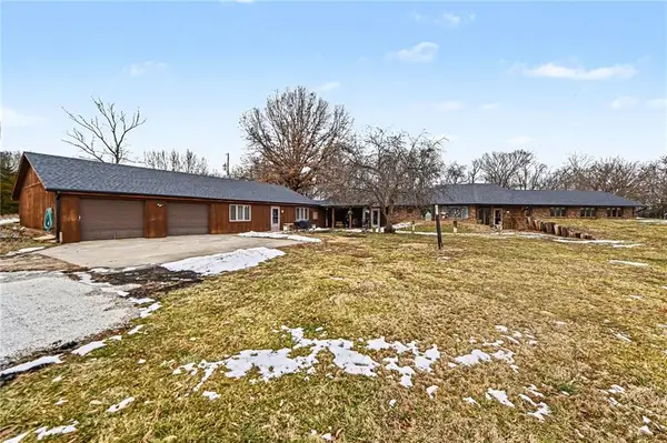 19190 State Avenue, Tonganoxie, KS 66086