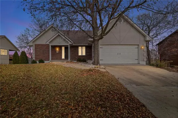 300 SW 25th Street, Oak Grove, MO 64075