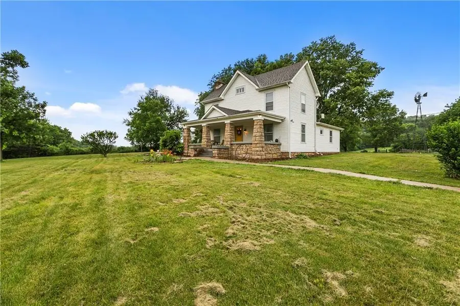 15975 Chieftain Road, Tonganoxie, KS 66086 - Image #3