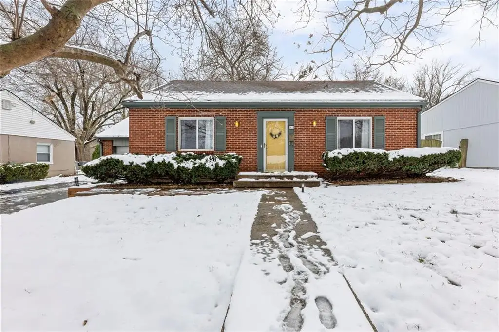 11 E Navajo Lane, Kansas City, MO 64114 - Image #1