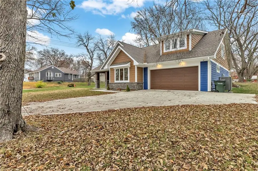 920 N 14th Street, Leavenworth, KS 66048 - #3