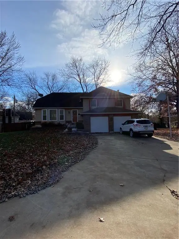 9111 W 101st Terrace, Overland Park, KS 66212