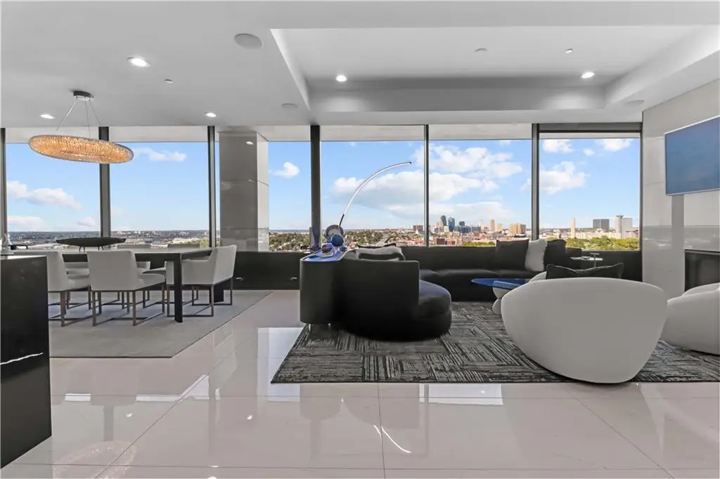 700 W 31st Street #702, Kansas City, MO 64108 - Image #1