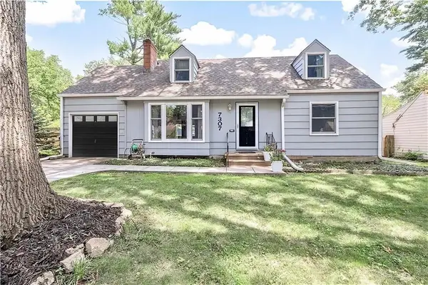 7307 Rosewood Drive, Prairie Village, KS 66208